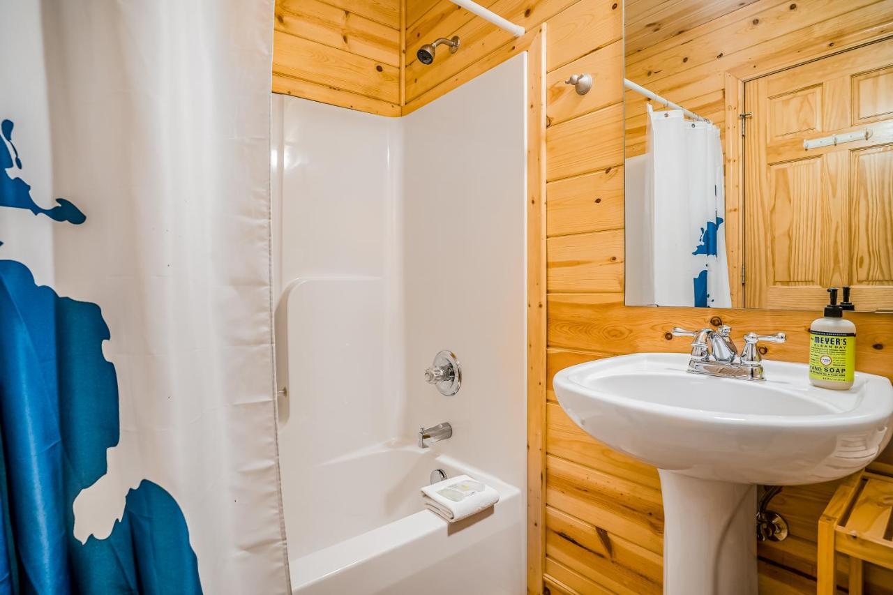 Kingfisher Cove Cabin 19 Saugatuck Exterior photo